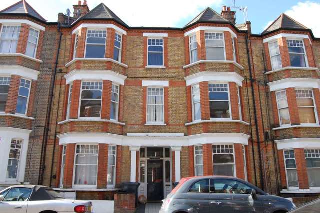  Image of 2 bedroom Flat to rent in Edgeley Road London SW4 at Edgeley Road Clapham London, SW4 6EX