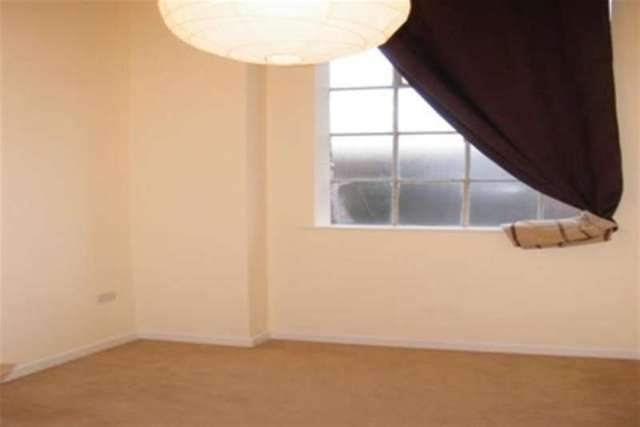  Image of 2 bedroom Flat to rent in Egypt Road Nottingham NG7 at Nottingham, NG7 7JJ
