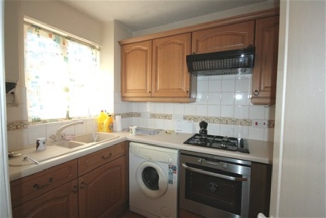  Image of 2 bedroom Detached house to rent in Ellerton Close Theale Reading RG7 at Theale, RG7 5QN