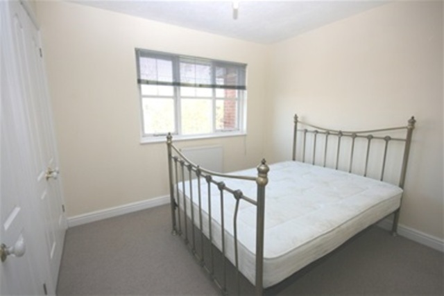  Image of 2 bedroom Detached house to rent in Ellerton Close Theale Reading RG7 at Theale, RG7 5QN