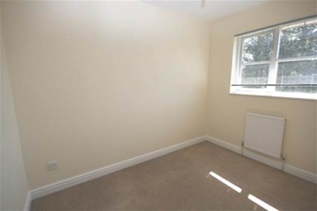  Image of 2 bedroom Detached house to rent in Ellerton Close Theale Reading RG7 at Theale, RG7 5QN