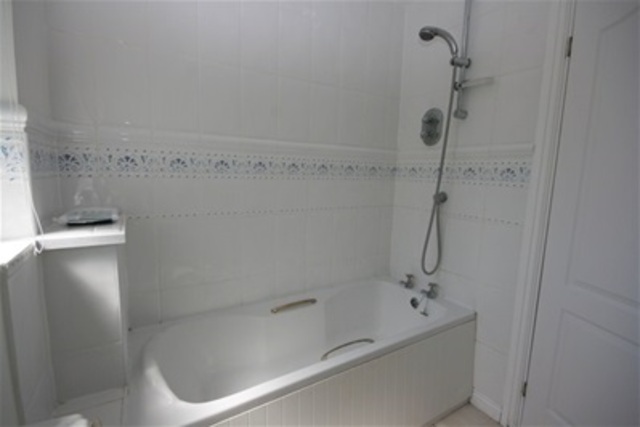  Image of 2 bedroom Detached house to rent in Ellerton Close Theale Reading RG7 at Theale, RG7 5QN