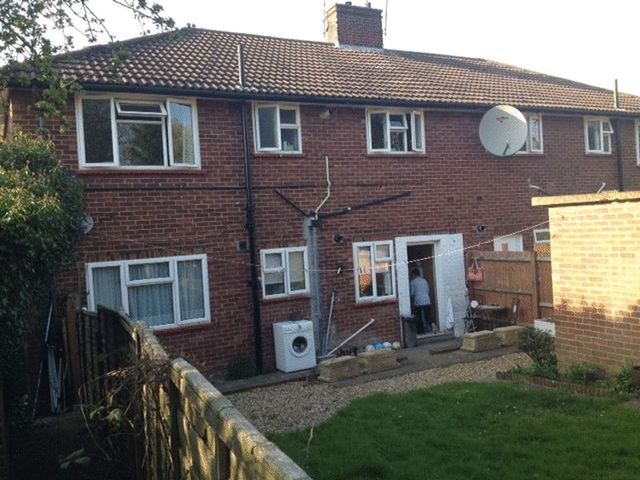  Image of 2 bedroom Flat for sale in Elmwood Avenue Borehamwood WD6 at Elmwood Avenue Array Borehamwood, WD6 1SZ