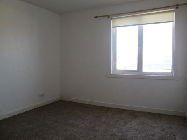  Image of 2 bedroom Flat to rent in Elphinstone Crescent East Kilbride Glasgow G75 at East Kilbride South Lanarkshire South Lanarkshire, G75 0PW