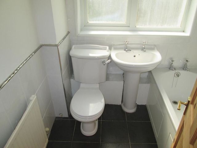  Image of 2 bedroom Flat to rent in Elphinstone Crescent East Kilbride Glasgow G75 at East Kilbride South Lanarkshire South Lanarkshire, G75 0PW