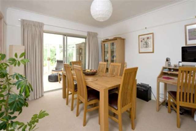  Image of 3 bedroom Semi-Detached house to rent in Ember Gardens Thames Ditton KT7 at Thames Ditton, KT7 0LL