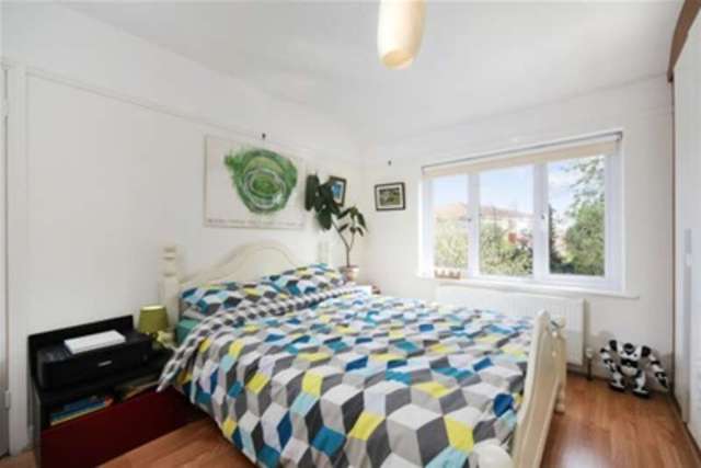  Image of 3 bedroom Semi-Detached house to rent in Ember Gardens Thames Ditton KT7 at Thames Ditton, KT7 0LL