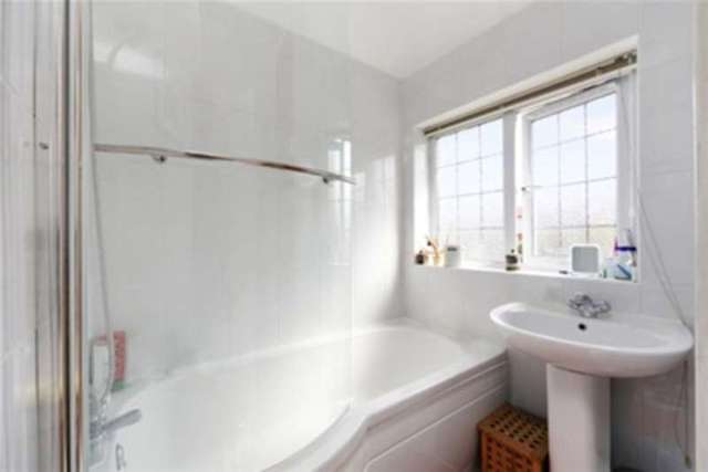  Image of 3 bedroom Semi-Detached house to rent in Ember Gardens Thames Ditton KT7 at Thames Ditton, KT7 0LL