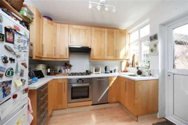  Image of 3 bedroom Semi-Detached house to rent in Ember Gardens Thames Ditton KT7 at Thames Ditton, KT7 0LL