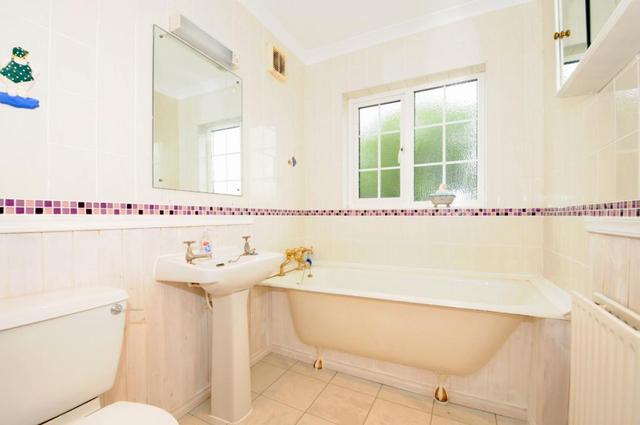  Image of 4 bedroom Detached house to rent in Ember Lane East Molesey KT8 at East Molesey Surrey Surrey, KT8 0BS