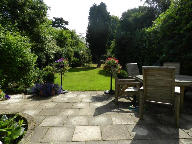  Image of 4 bedroom Detached house to rent in Ember Lane East Molesey KT8 at East Molesey Surrey Surrey, KT8 0BS