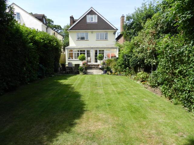  Image of 4 bedroom Detached house to rent in Ember Lane East Molesey KT8 at East Molesey Surrey Surrey, KT8 0BS