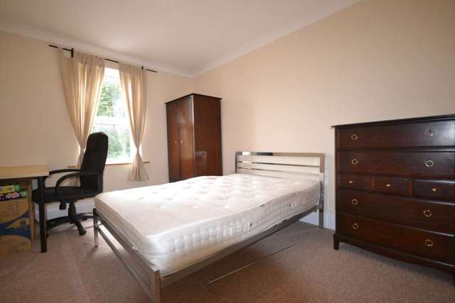  Image of 6 bedroom Semi-Detached house to rent in Erleigh Road Reading RG1 at Erleigh Road  Reading, RG1 5NH