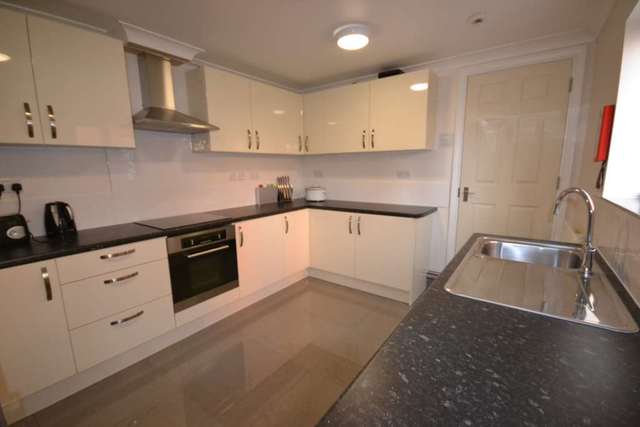  Image of 6 bedroom Semi-Detached house to rent in Erleigh Road Reading RG1 at Erleigh Road  Reading, RG1 5NH