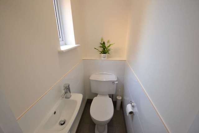  Image of 6 bedroom Semi-Detached house to rent in Erleigh Road Reading RG1 at Erleigh Road  Reading, RG1 5NH