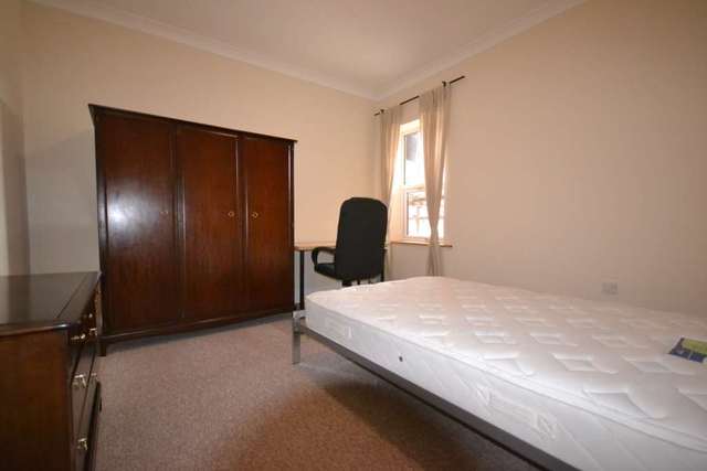  Image of 6 bedroom Semi-Detached house to rent in Erleigh Road Reading RG1 at Erleigh Road  Reading, RG1 5NH
