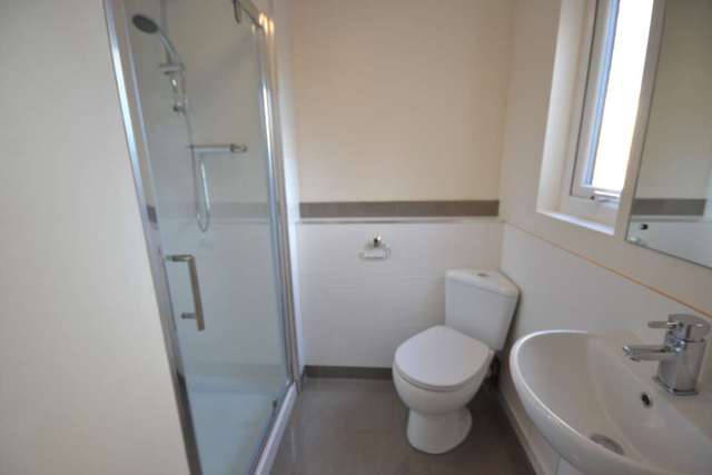  Image of 6 bedroom Semi-Detached house to rent in Erleigh Road Reading RG1 at Erleigh Road  Reading, RG1 5NH