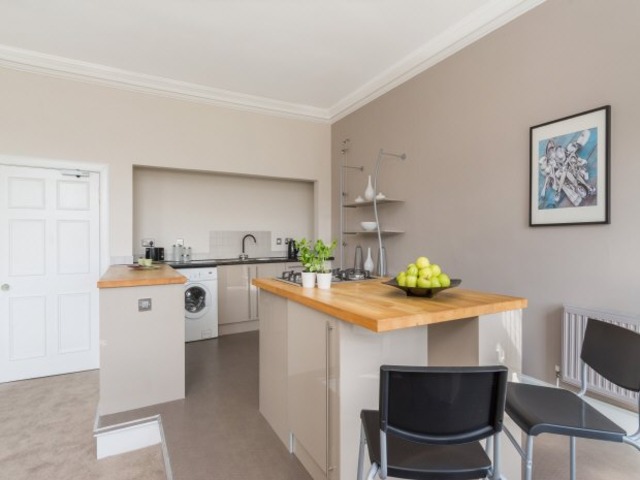  Image of 2 bedroom Flat to rent in Eton Terrace Edinburgh EH4 at Edinburgh  Edinburgh, EH4 1QD