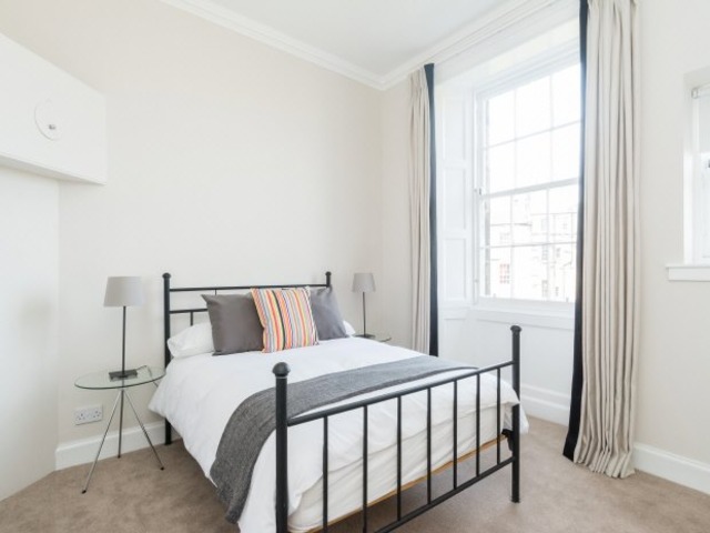 Image of 2 bedroom Flat to rent in Eton Terrace Edinburgh EH4 at Edinburgh  Edinburgh, EH4 1QD