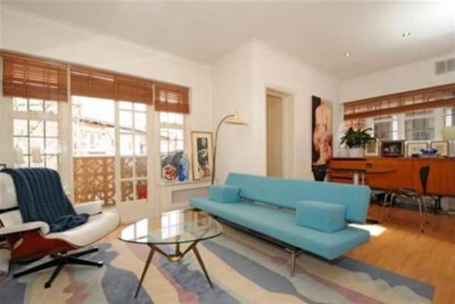  Image of 2 bedroom Flat to rent in Fairlawn Avenue London W4 at London, W4 5EF