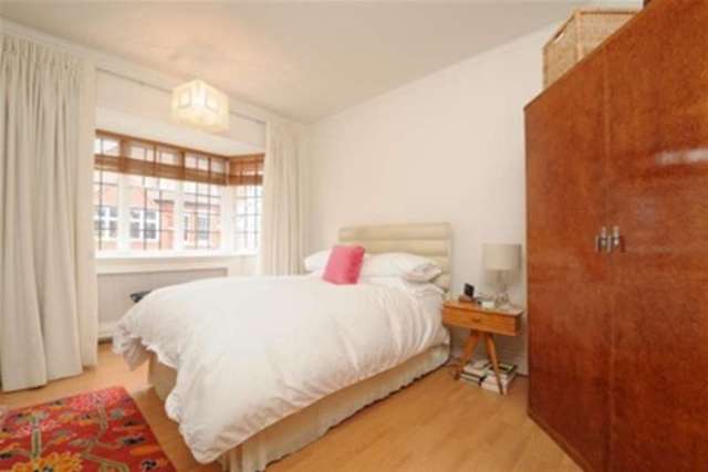  Image of 2 bedroom Flat to rent in Fairlawn Avenue London W4 at London, W4 5EF