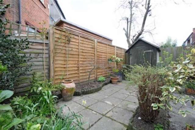  Image of 2 bedroom Flat to rent in Fairlawn Avenue London W4 at London, W4 5EF