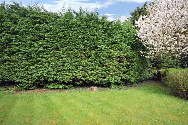  Image of 2 bedroom Flat for sale in Fallowfield Sittingbourne ME10 at Sittingbourne Kent Sittingbourne, ME10 4UZ