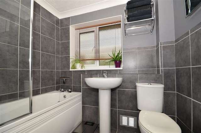  Image of 2 bedroom Flat for sale in Fallowfield Sittingbourne ME10 at Sittingbourne Kent Sittingbourne, ME10 4UZ
