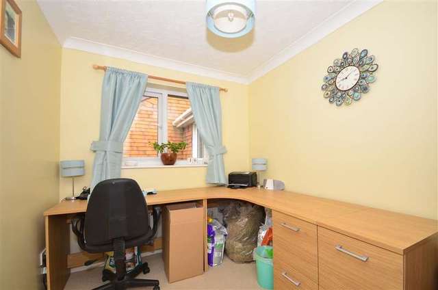  Image of 2 bedroom Flat for sale in Fallowfield Sittingbourne ME10 at Sittingbourne Kent Sittingbourne, ME10 4UZ