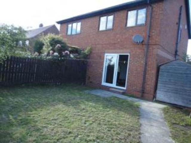 Image of 3 bedroom Semi-Detached house to rent in Fearnville Place Leeds LS8 at Fearnville Place Oakwood Gledhow, LS8 3EF