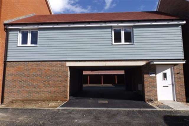  Image of 2 bedroom Flat to rent in Cosens Way Felpham Bognor Regis PO22 at Bognor Regis, PO22 8FG