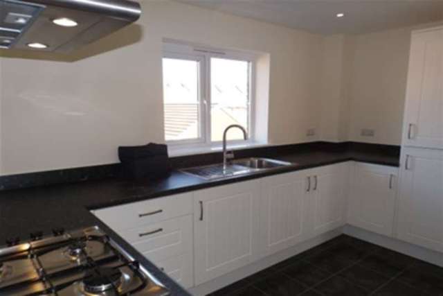  Image of 2 bedroom Flat to rent in Cosens Way Felpham Bognor Regis PO22 at Bognor Regis, PO22 8FG