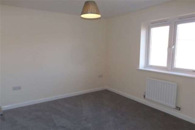  Image of 2 bedroom Flat to rent in Cosens Way Felpham Bognor Regis PO22 at Bognor Regis, PO22 8FG