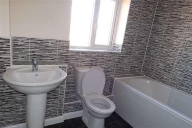  Image of 2 bedroom Flat to rent in Cosens Way Felpham Bognor Regis PO22 at Bognor Regis, PO22 8FG
