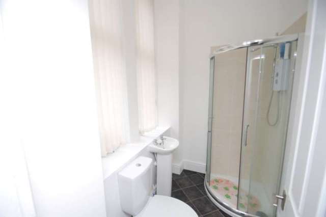  Image of 2 bedroom Flat for sale in Copland Road Govan Glasgow G51 at Copland Road  Ibrox, G51 2UW