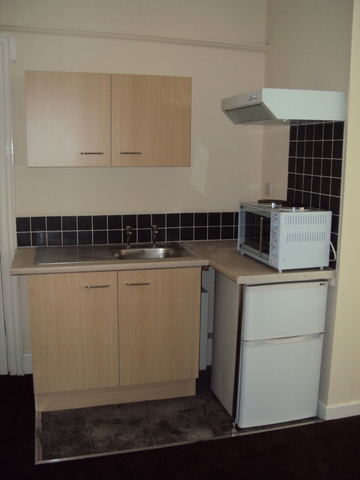  Image of 1 bedroom House Share to rent in Windsor Road Doncaster DN2 at Town Moor  Doncaster, DN2 5BS