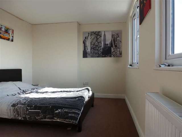  Image of 5 bedroom Terraced house for sale in Fleet Avenue Dartford DA2 at Dartford Kent Dartford, DA2 6NL