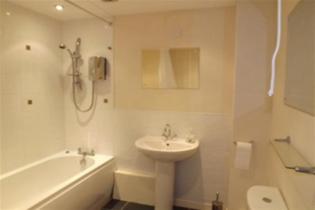  Image of 2 bedroom Flat to rent in Forbes Place Paisley PA1 at Paisley Renfrewshire Renfrewshire, PA1 1UT