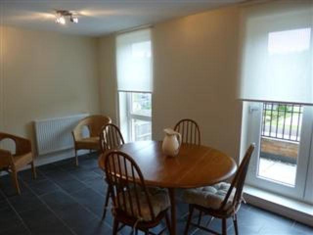  Image of 4 bedroom Flat to rent in Foreshore Way Bo