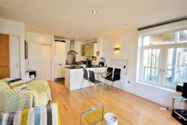  Image of 2 bedroom Flat to rent in Furmage Street London SW18 at London, SW18 4BF