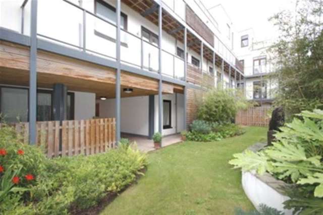  Image of 2 bedroom Flat to rent in Furmage Street London SW18 at London, SW18 4BF
