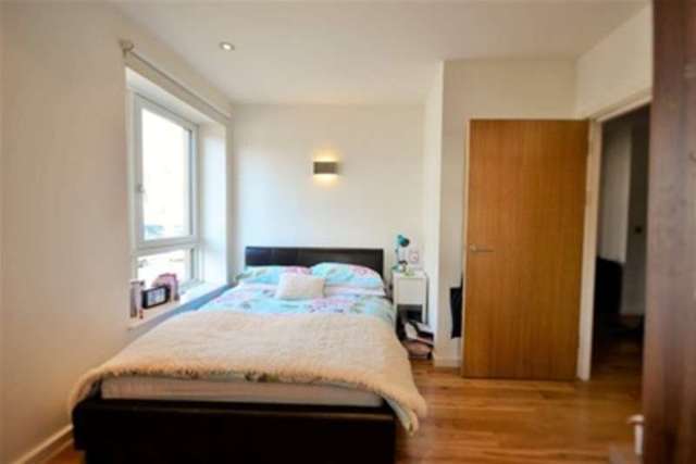  Image of 2 bedroom Flat to rent in Furmage Street London SW18 at London, SW18 4BF