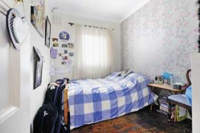  Image of 5 bedroom Semi-Detached house for sale in Gannon Road Worthing BN11 at Gannon Road  Worthing, BN11 2DT