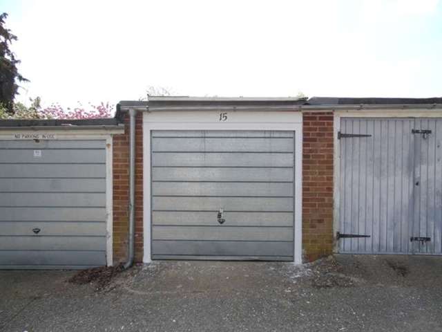  Image of Detached house for sale in Lindenhill Road Bracknell RG42 at Lindenhill Road  Bracknell, RG42 1UT