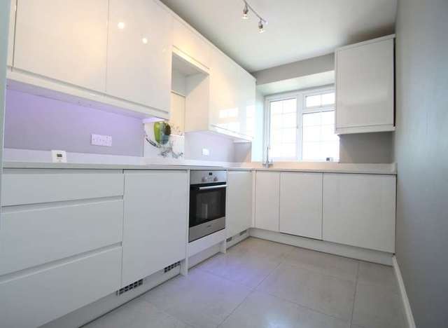  Image of 2 bedroom Flat to rent in Geneva Road Kingston upon Thames KT1 at Kingston Upon Thames Surrey, KT1 2TP