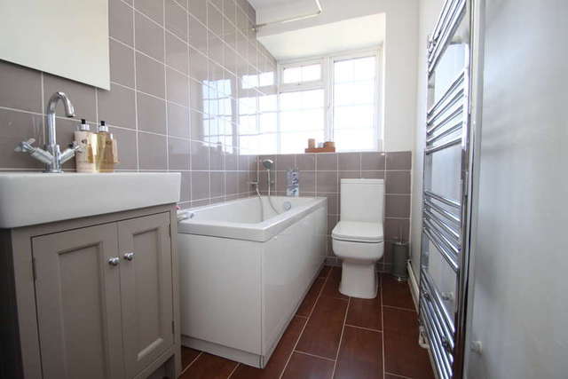  Image of 2 bedroom Flat to rent in Geneva Road Kingston upon Thames KT1 at Kingston Upon Thames Surrey, KT1 2TP