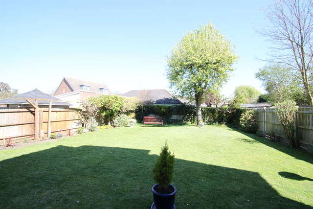  Image of 2 bedroom Flat to rent in Geneva Road Kingston upon Thames KT1 at Kingston Upon Thames Surrey, KT1 2TP