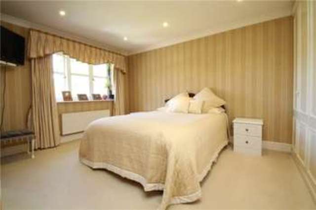  Image of 2 bedroom Apartment for sale in St. Johns Hill Road St. Johns Woking GU21 at St. Johns Hill Road Woking Knaphill, GU21 7RQ