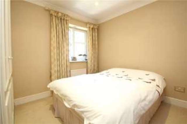  Image of 2 bedroom Apartment for sale in St. Johns Hill Road St. Johns Woking GU21 at St. Johns Hill Road Woking Knaphill, GU21 7RQ