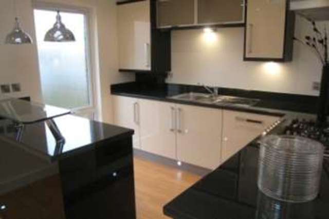  Image of 2 bedroom Apartment to rent in Glen Morag Gardens Rochdale OL11 at Rochdale OL11 5JS Rochdale, OL11 5JS